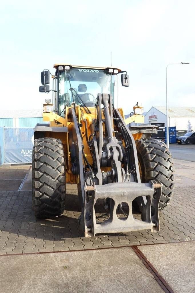 Radlader of the type Volvo L120H, Gebrauchtmaschine in Antwerpen (Picture 8)