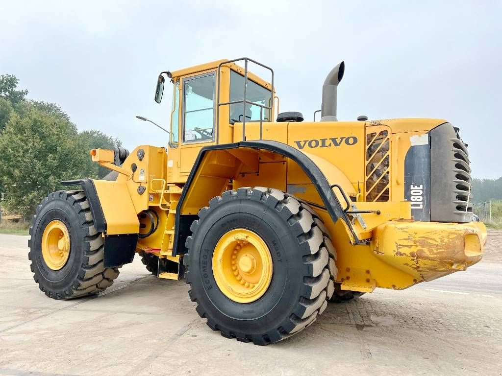 Radlader of the type Volvo L180E - German Machine / Automatic Greasing, Gebrauchtmaschine in Veldhoven (Picture 3)