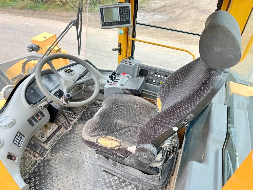 Radlader of the type Volvo L180E - German Machine / Automatic Greasing, Gebrauchtmaschine in Veldhoven (Picture 8)