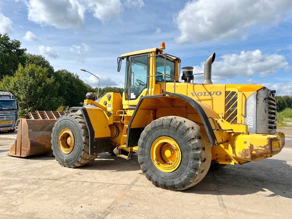 Radlader of the type Volvo L220F - CDC Steering / Weight System, Gebrauchtmaschine in Veldhoven (Picture 3)