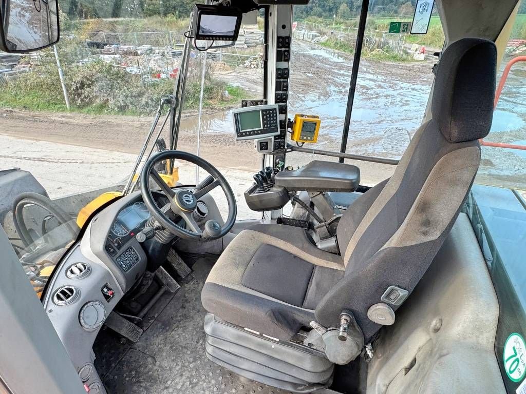 Radlader van het type Volvo L220H - 3rd Function / Weighing System, Gebrauchtmaschine in Veldhoven (Foto 8)