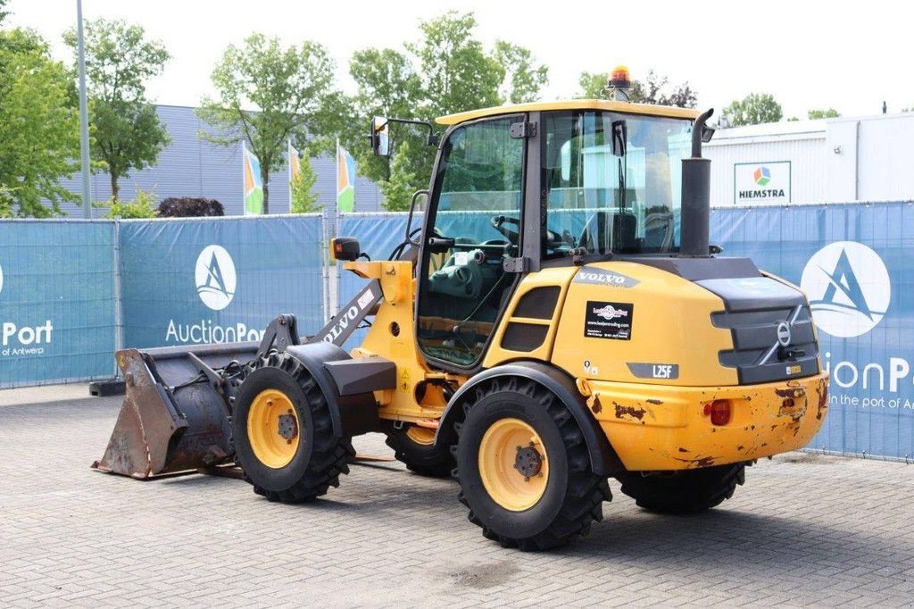 Radlader du type Volvo L25F-P, Gebrauchtmaschine en Antwerpen (Photo 4)