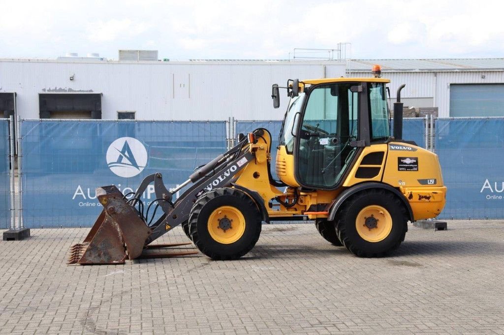 Radlader du type Volvo L25F-P, Gebrauchtmaschine en Antwerpen (Photo 1)