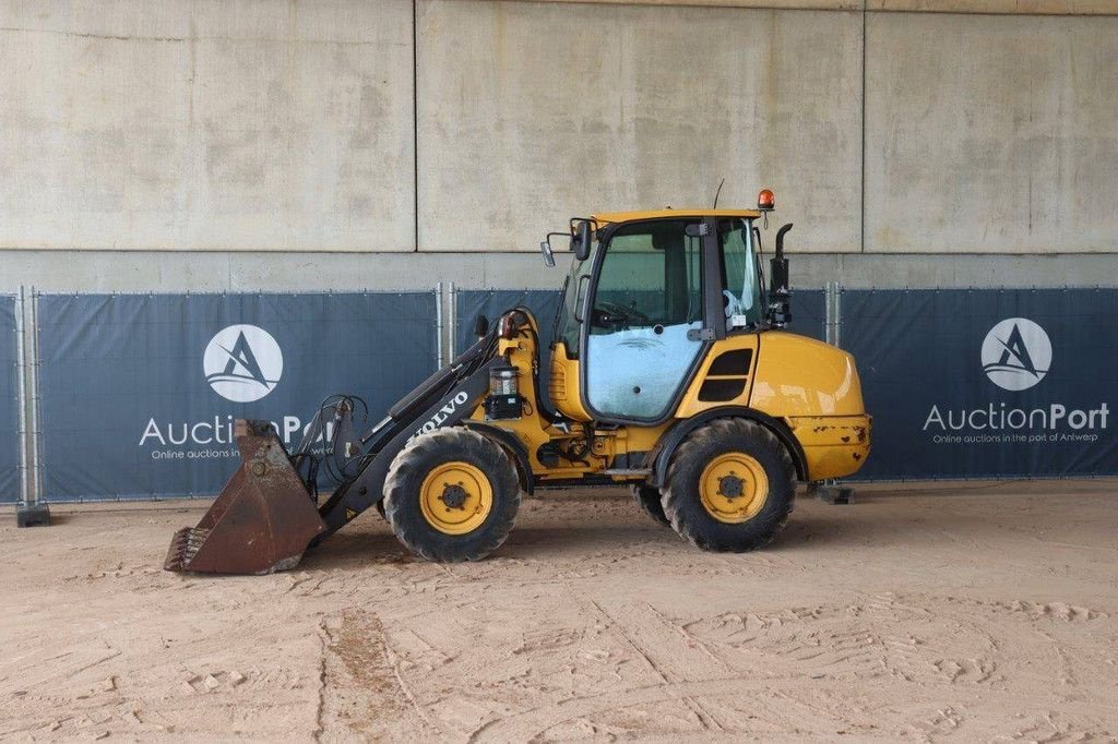 Radlader du type Volvo L25F-P, Gebrauchtmaschine en Antwerpen (Photo 1)