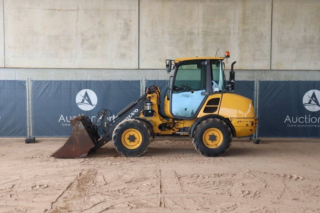 Radlader du type Volvo L25F-P, Gebrauchtmaschine en Antwerpen (Photo 2)