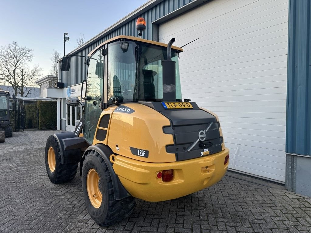 Radlader des Typs Volvo L25F, Gebrauchtmaschine in Oirschot (Bild 5)