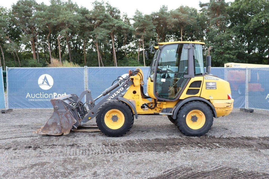 Radlader du type Volvo L25F, Gebrauchtmaschine en Antwerpen (Photo 2)