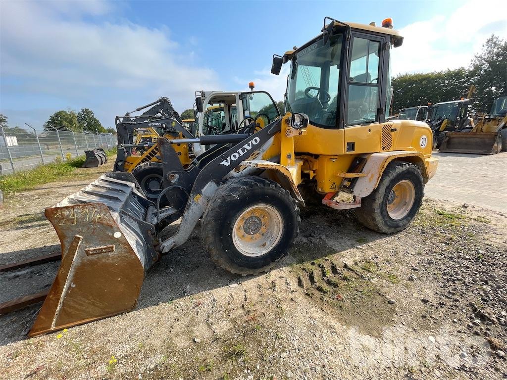 Radlader du type Volvo L30 G, Gebrauchtmaschine en Düsseldorf (Photo 1)