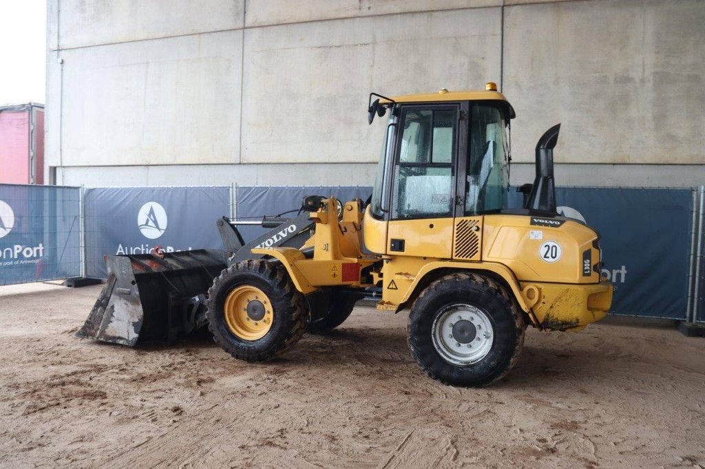 Radlader of the type Volvo L30G Wheel Loader, Gebrauchtmaschine in Antwerpen (Picture 3)