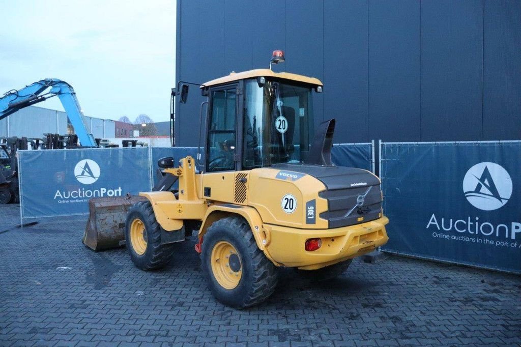 Radlader des Typs Volvo L30G, Gebrauchtmaschine in Antwerpen (Bild 3)