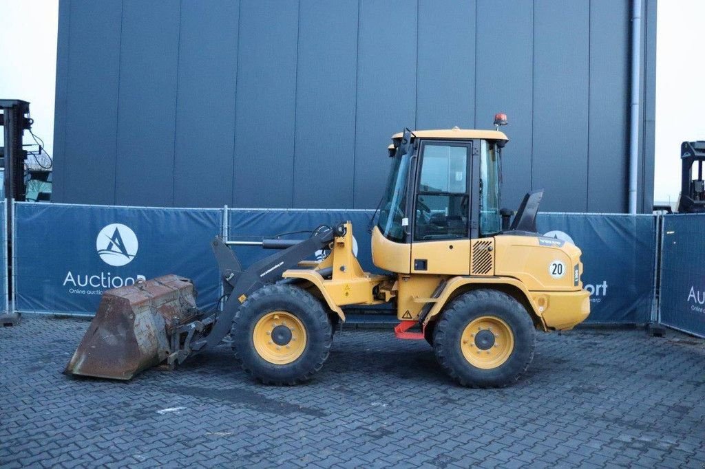 Radlader des Typs Volvo L30G, Gebrauchtmaschine in Antwerpen (Bild 2)