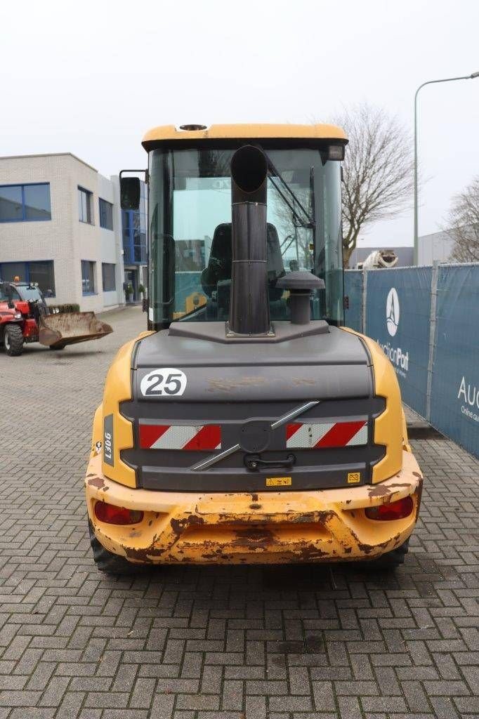 Radlader des Typs Volvo L30G, Gebrauchtmaschine in Antwerpen (Bild 4)