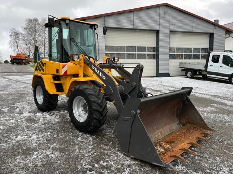 Radlader des Typs Volvo L35B-Z, Gebrauchtmaschine in Neureichenau (Bild 3)