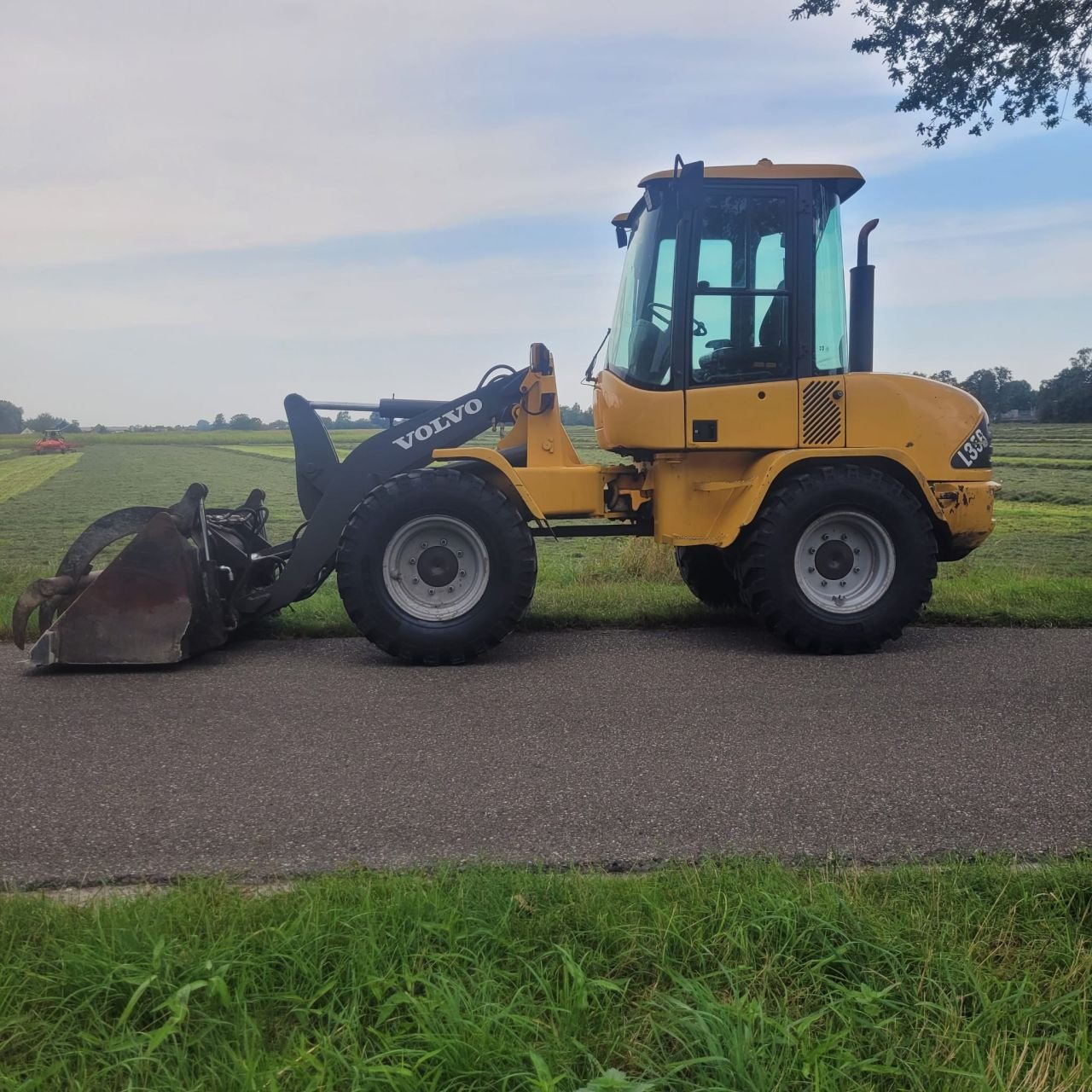 Radlader van het type Volvo L35B, Gebrauchtmaschine in Wijnjewoude (Foto 2)