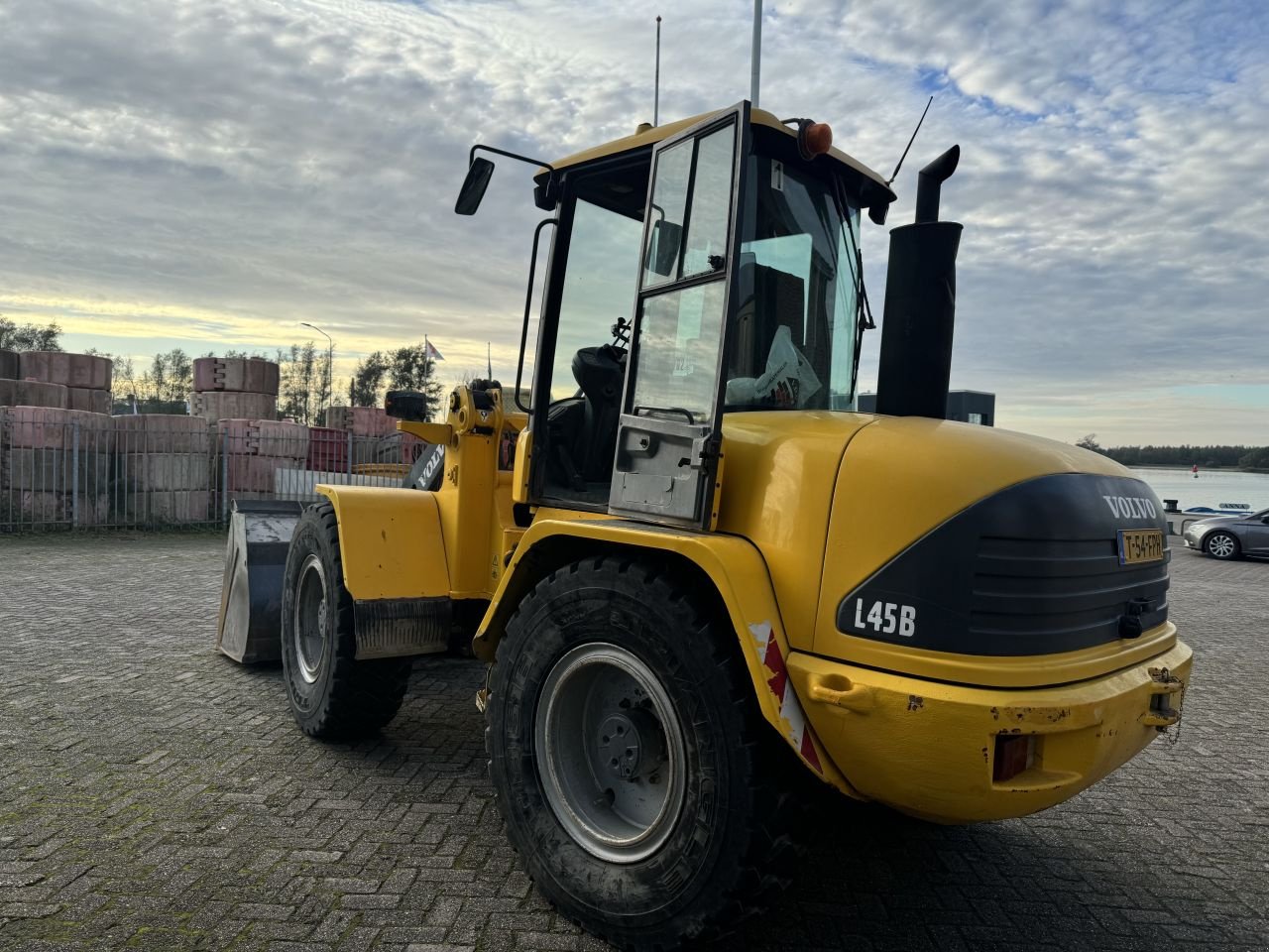 Radlader of the type Volvo L45b, Gebrauchtmaschine in Hardinxveld giessendam (Picture 4)