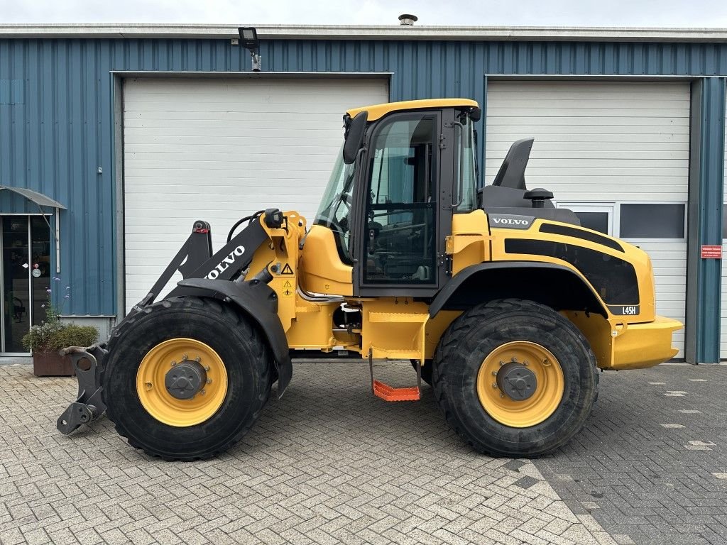 Radlader des Typs Volvo L45H, Gebrauchtmaschine in Oirschot (Bild 1)