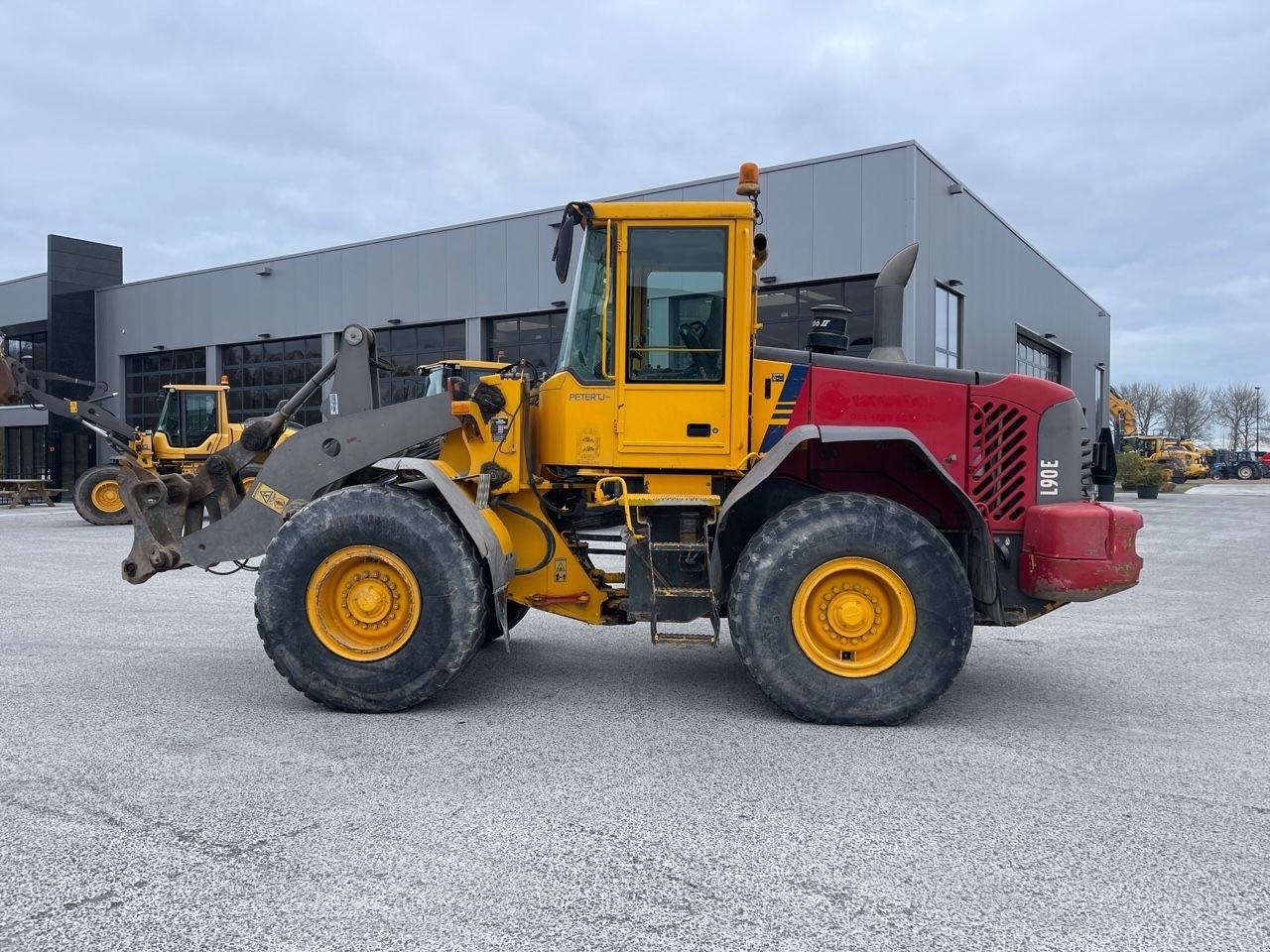 Radlader of the type Volvo L90E, Gebrauchtmaschine in Holten (Picture 1)