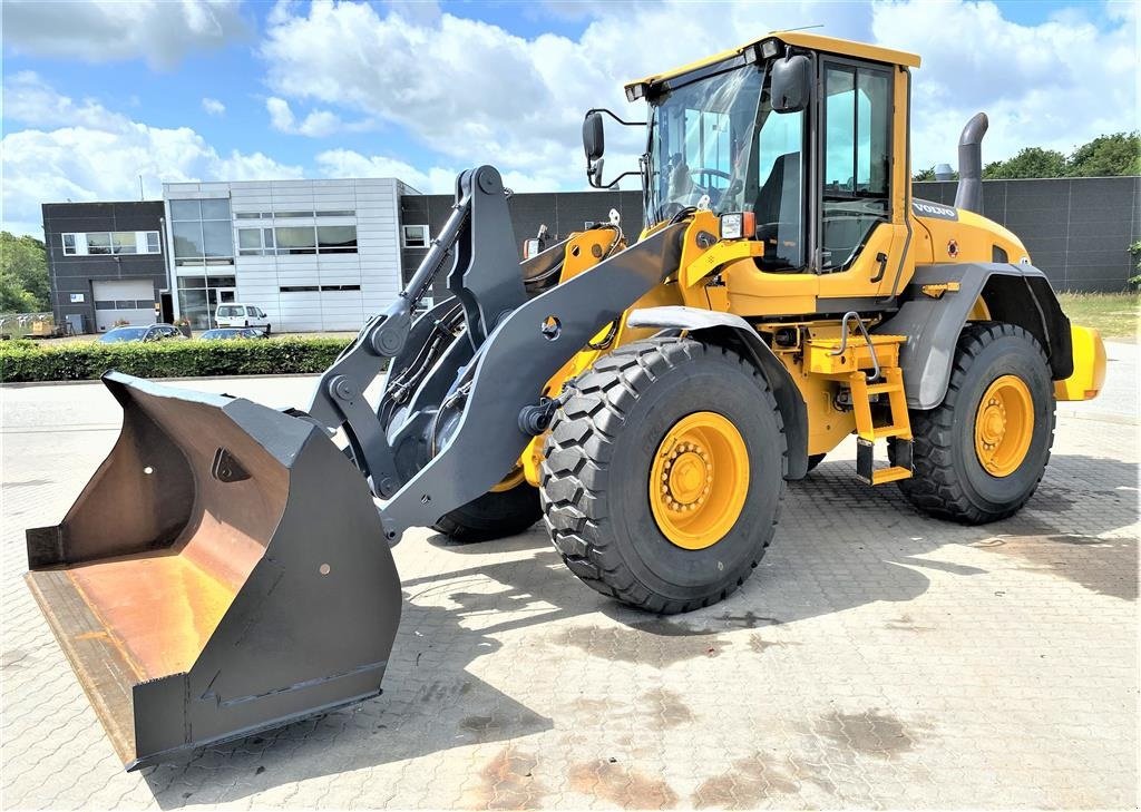 Radlader typu Volvo L90G - VÆGT - NYE DÆK -  KUN  8.700  timer, Gebrauchtmaschine v Ikast (Obrázok 2)