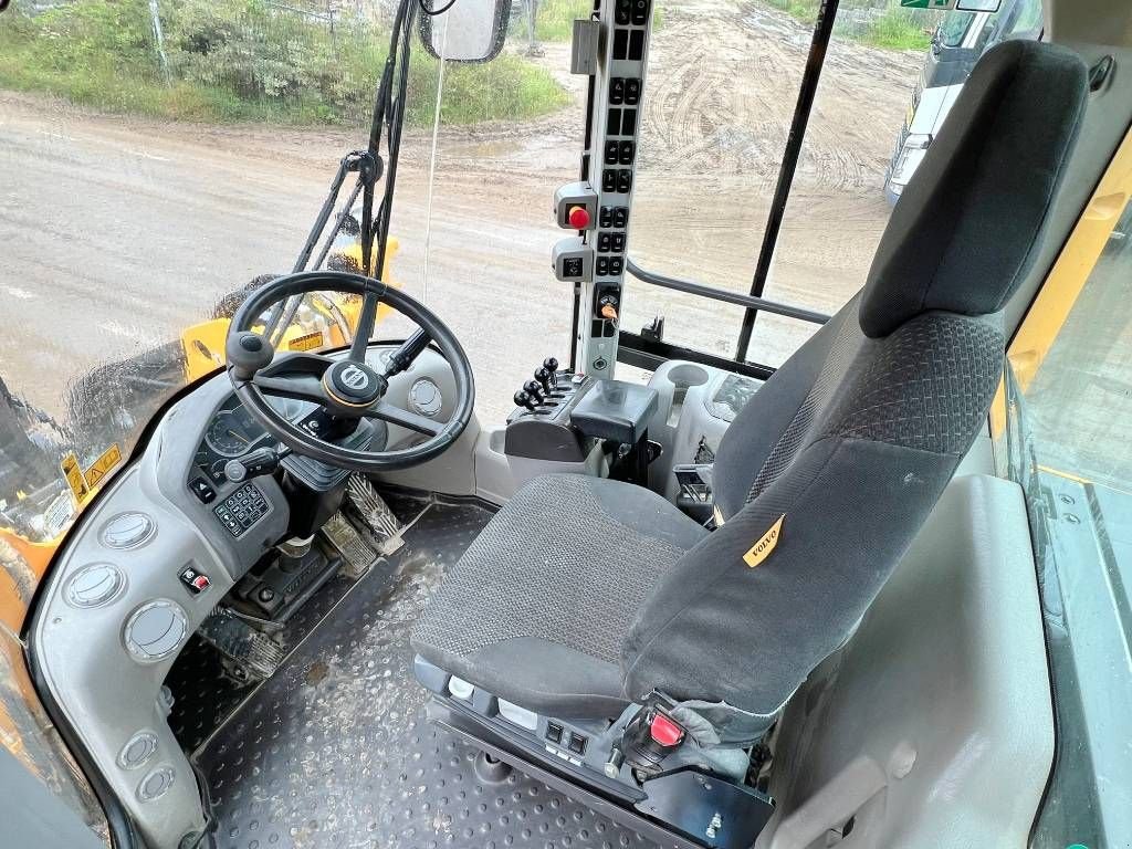 Radlader of the type Volvo L90H - 3rd + 4th Function / Quick Coupler, Gebrauchtmaschine in Veldhoven (Picture 8)