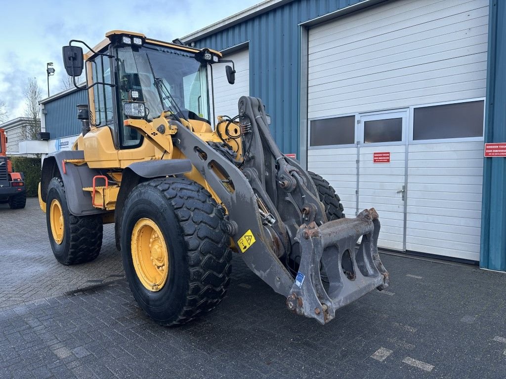 Radlader des Typs Volvo L90H, Gebrauchtmaschine in Oirschot (Bild 8)