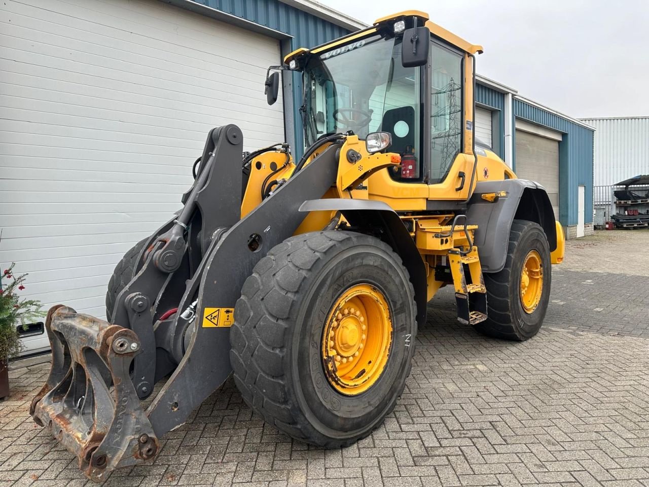 Radlader des Typs Volvo L90H, Gebrauchtmaschine in Oirschot (Bild 4)