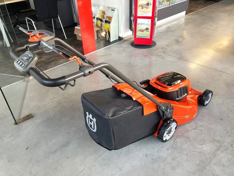 Rasenmäher van het type Husqvarna LC 347iVX Akku-Rasenmäher, Neumaschine in St. Marienkirchen (Foto 3)