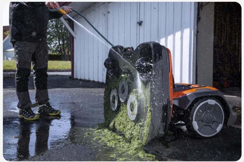 Rasenmäher typu Husqvarna Robot de tonte CEORA RAZOR 43M Husqvarna, Gebrauchtmaschine v LA SOUTERRAINE (Obrázok 2)