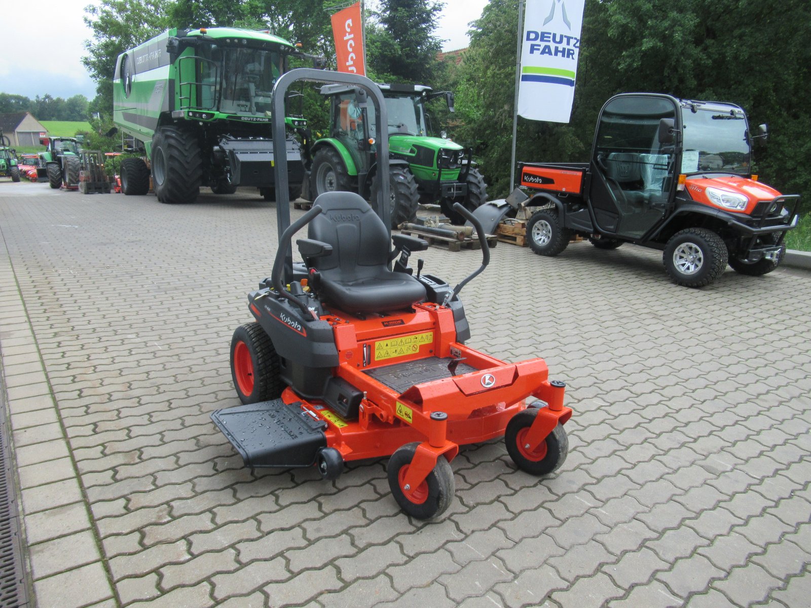 Rasenmäher of the type Kubota Z1-421, Neumaschine in Waischenfeld (Picture 1)