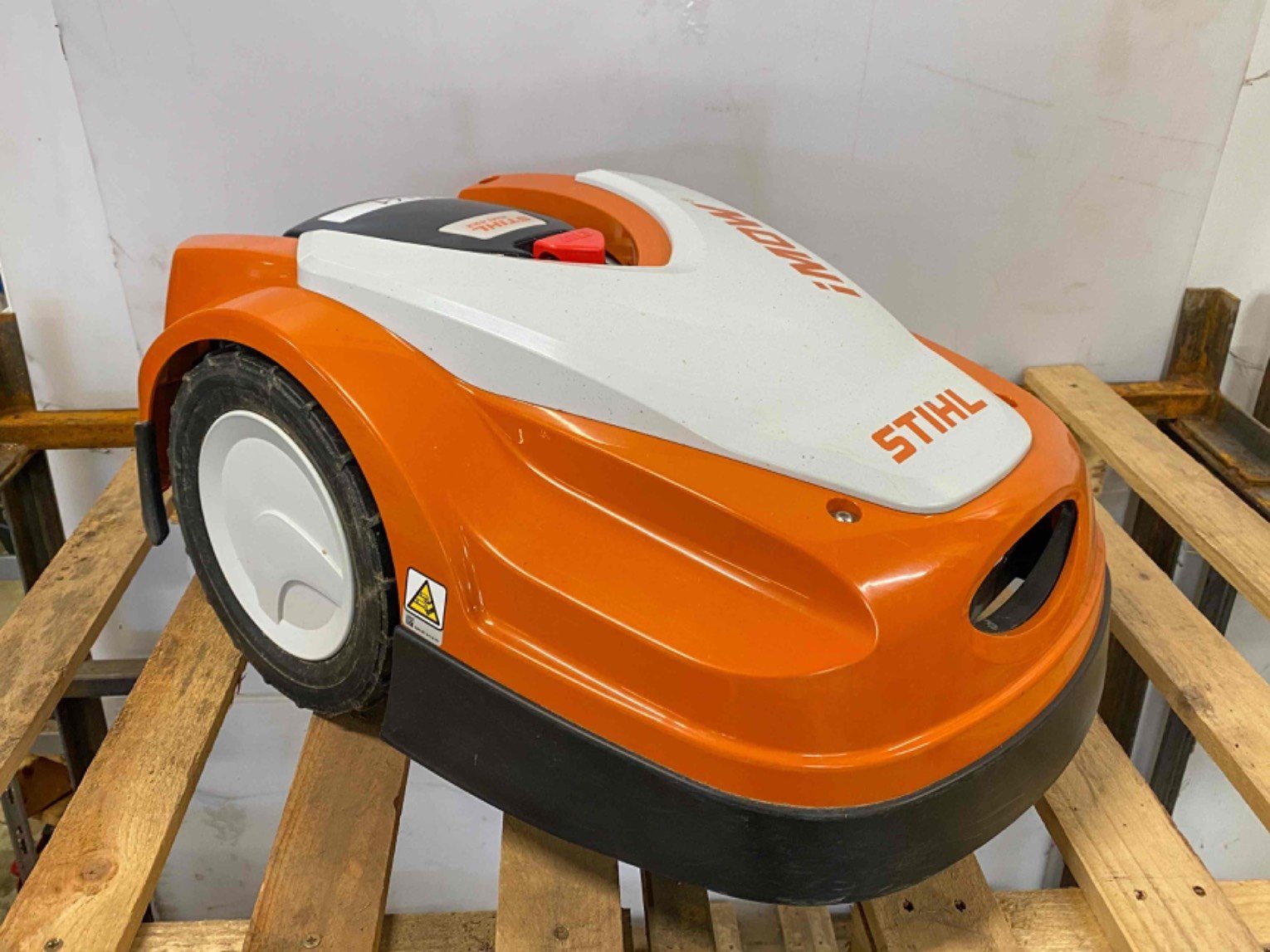 Rasenmäher του τύπου Stihl Robot de tonte RMI422 Stihl, Gebrauchtmaschine σε LA SOUTERRAINE (Φωτογραφία 8)