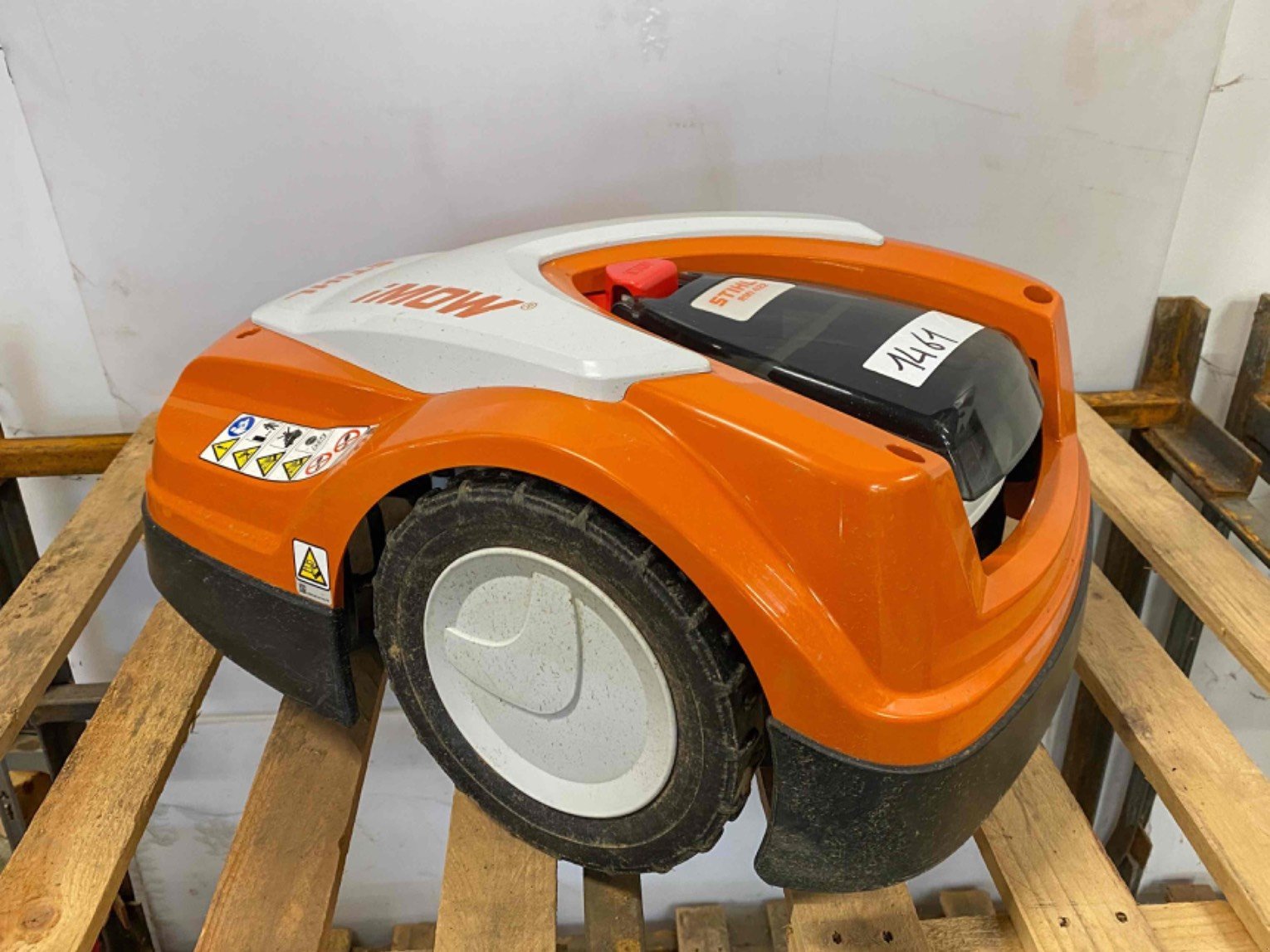 Rasenmäher tipa Stihl Robot de tonte RMI422 Stihl, Gebrauchtmaschine u LA SOUTERRAINE (Slika 5)