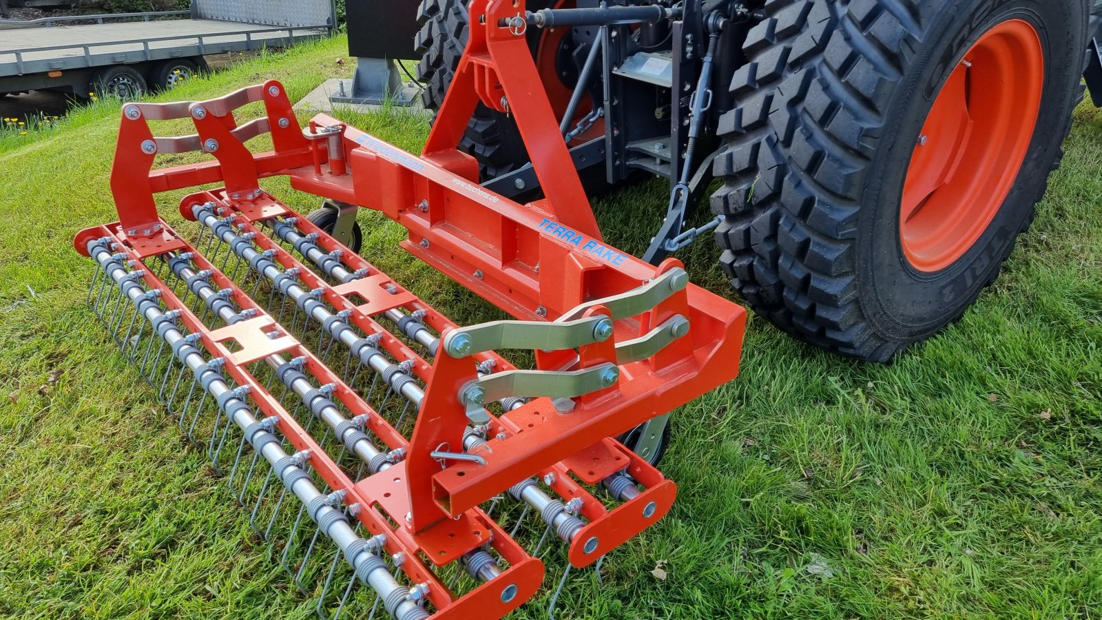 Rasenstriegel des Typs Wiedenmann Terra Rake  170  Ausstellungsgerät, Neumaschine in Olpe (Bild 2)