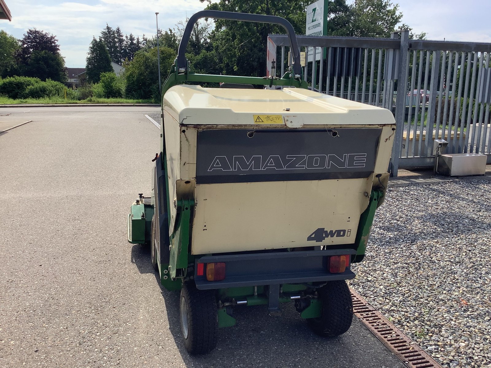 Rasentraktor van het type Amazone PH 1250 4WD, Gebrauchtmaschine in Ertingen (Foto 3)