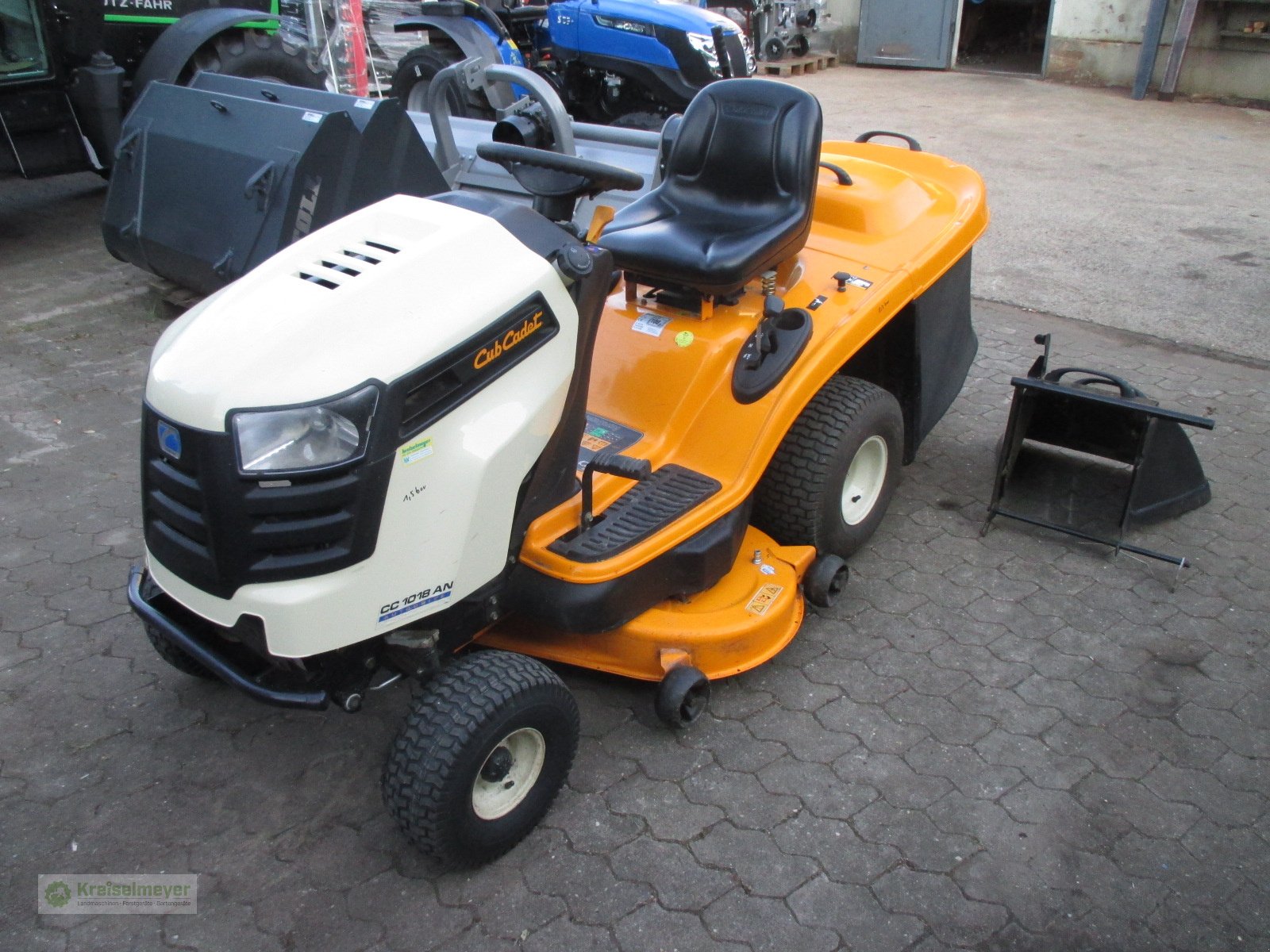 Rasentraktor του τύπου Cub Cadet CC 1018 AN mit Fangkorb und Deflektor, Gebrauchtmaschine σε Feuchtwangen (Φωτογραφία 1)