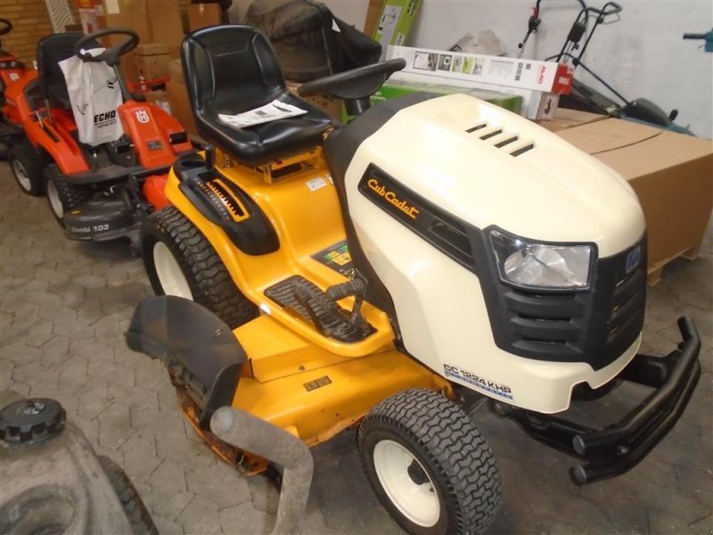 Rasentraktor van het type Cub Cadet CC 1224 KHP Meget velholdt kun 447 Timer, Gebrauchtmaschine in Viborg (Foto 1)