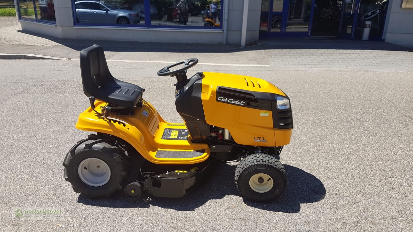 Rasentraktor des Typs Cub Cadet LT1 NS96 Ackerstollen-Bereifung / Mulcher, Neumaschine in Feuchtwangen (Bild 1)