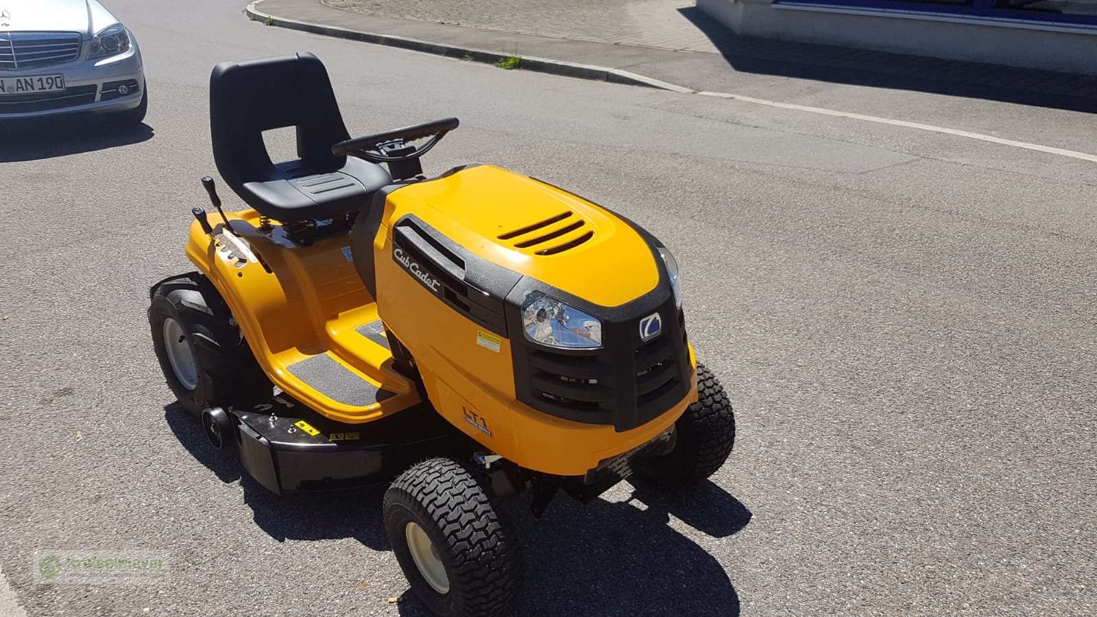 Rasentraktor tip Cub Cadet LT1 NS96 Ackerstollen-Bereifung / Mulcher, Neumaschine in Feuchtwangen (Poză 2)