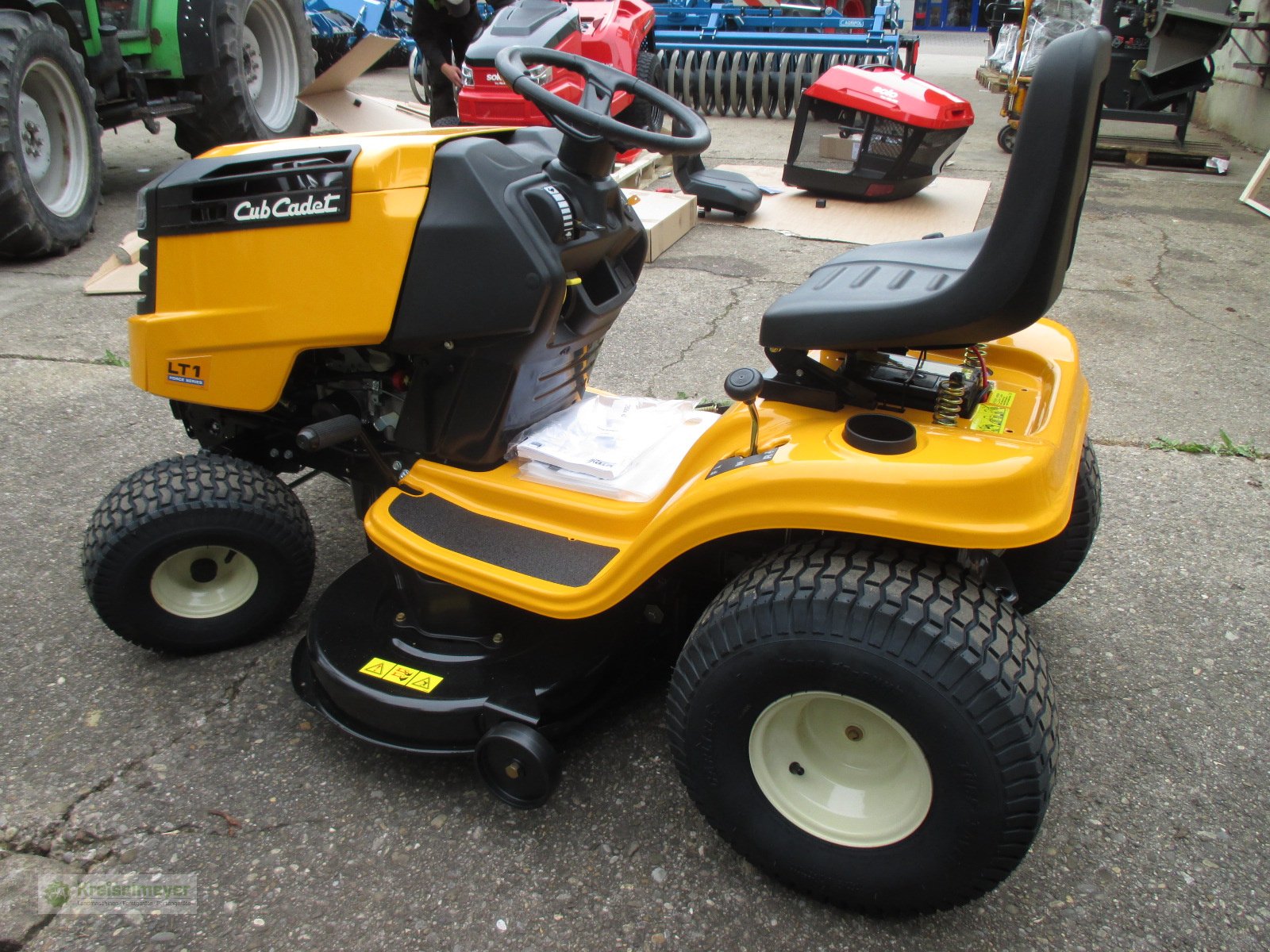 Rasentraktor des Typs Cub Cadet LT1 NS96, Neumaschine in Feuchtwangen (Bild 3)