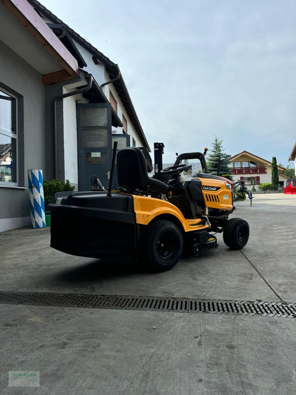 Rasentraktor от тип Cub Cadet LT2 NR92 Hydrostat  Fangkorb, Neumaschine в Geiselhöring (Снимка 5)