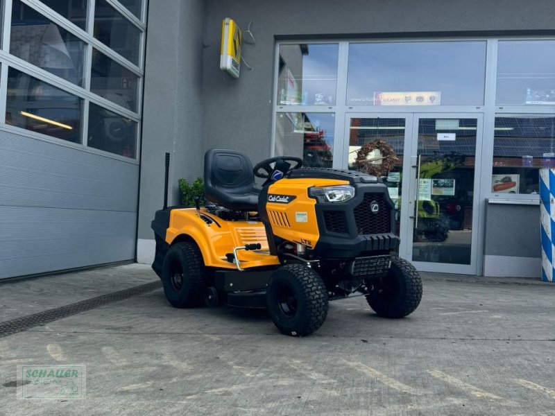 Rasentraktor of the type Cub Cadet LT2 NR92 Hydrostat  Fangkorb, Neumaschine in Geiselhöring (Picture 1)