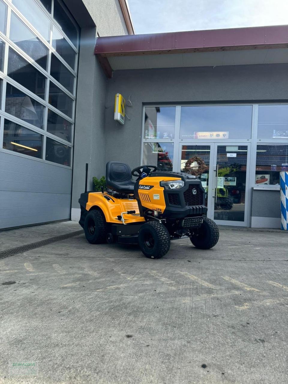 Rasentraktor del tipo Cub Cadet LT2 NR92 Hydrostat  Fangkorb, Neumaschine In Geiselhöring (Immagine 9)