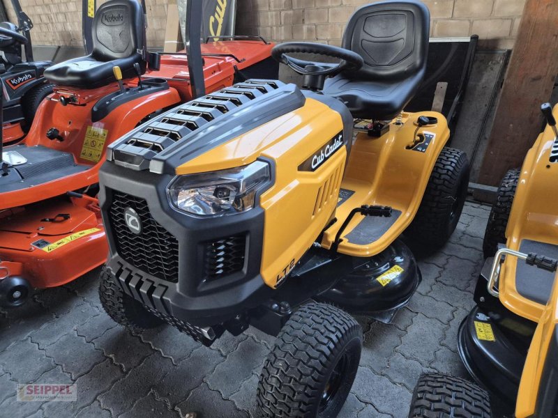 Rasentraktor of the type Cub Cadet LT2 NS 92, Neumaschine in Groß-Umstadt (Picture 1)