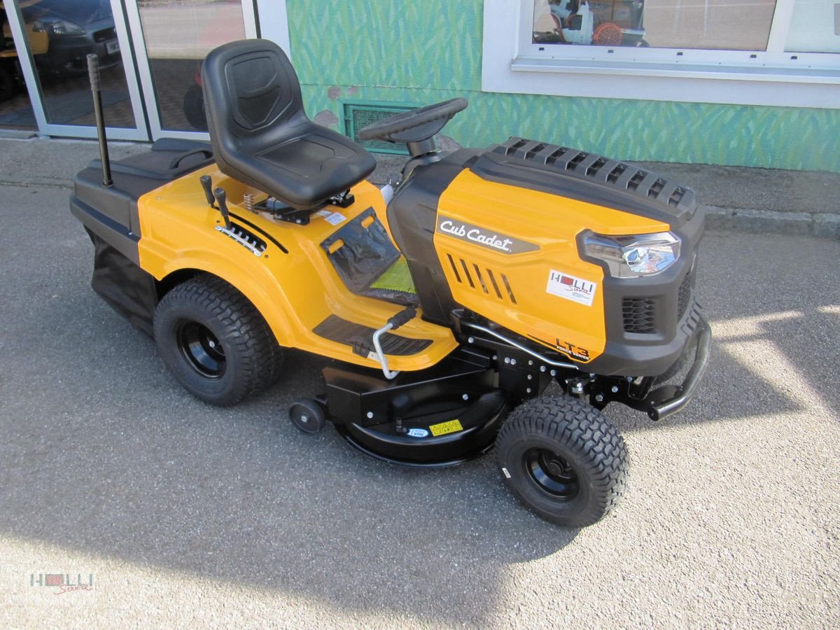 Rasentraktor van het type Cub Cadet LT3 PR105, Neumaschine in Niederneukirchen (Foto 1)