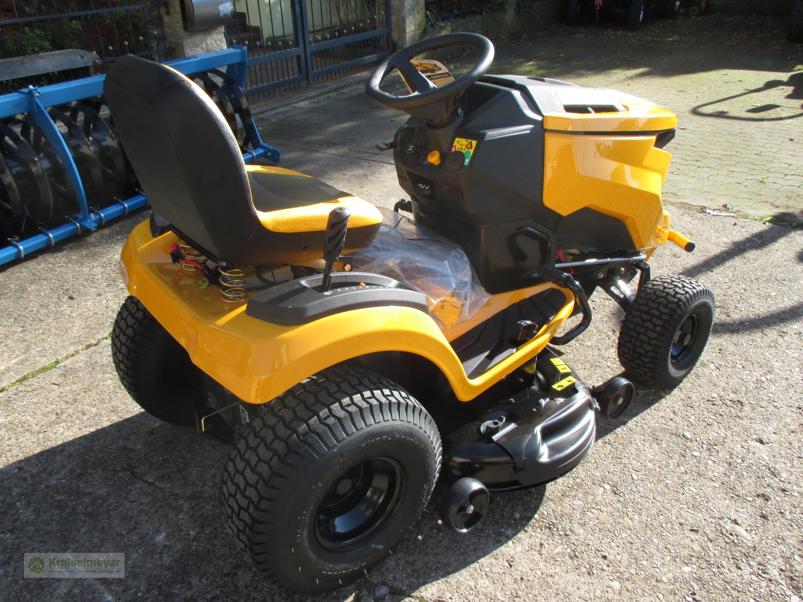 Rasentraktor van het type Cub Cadet XT2 PS 117 Hydrostat 2 Zylinder, Neumaschine in Feuchtwangen (Foto 3)