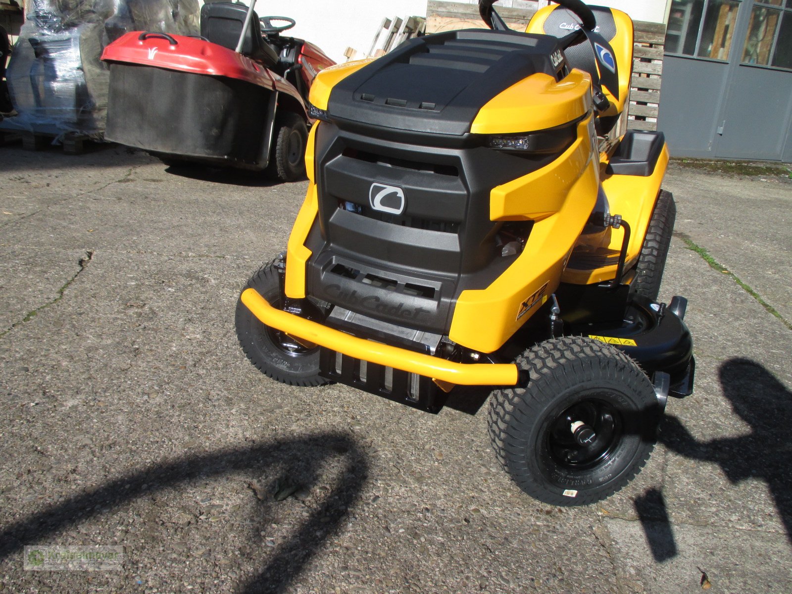 Rasentraktor of the type Cub Cadet XT2 PS 117 Hydrostat 2 Zylinder, Neumaschine in Feuchtwangen (Picture 6)