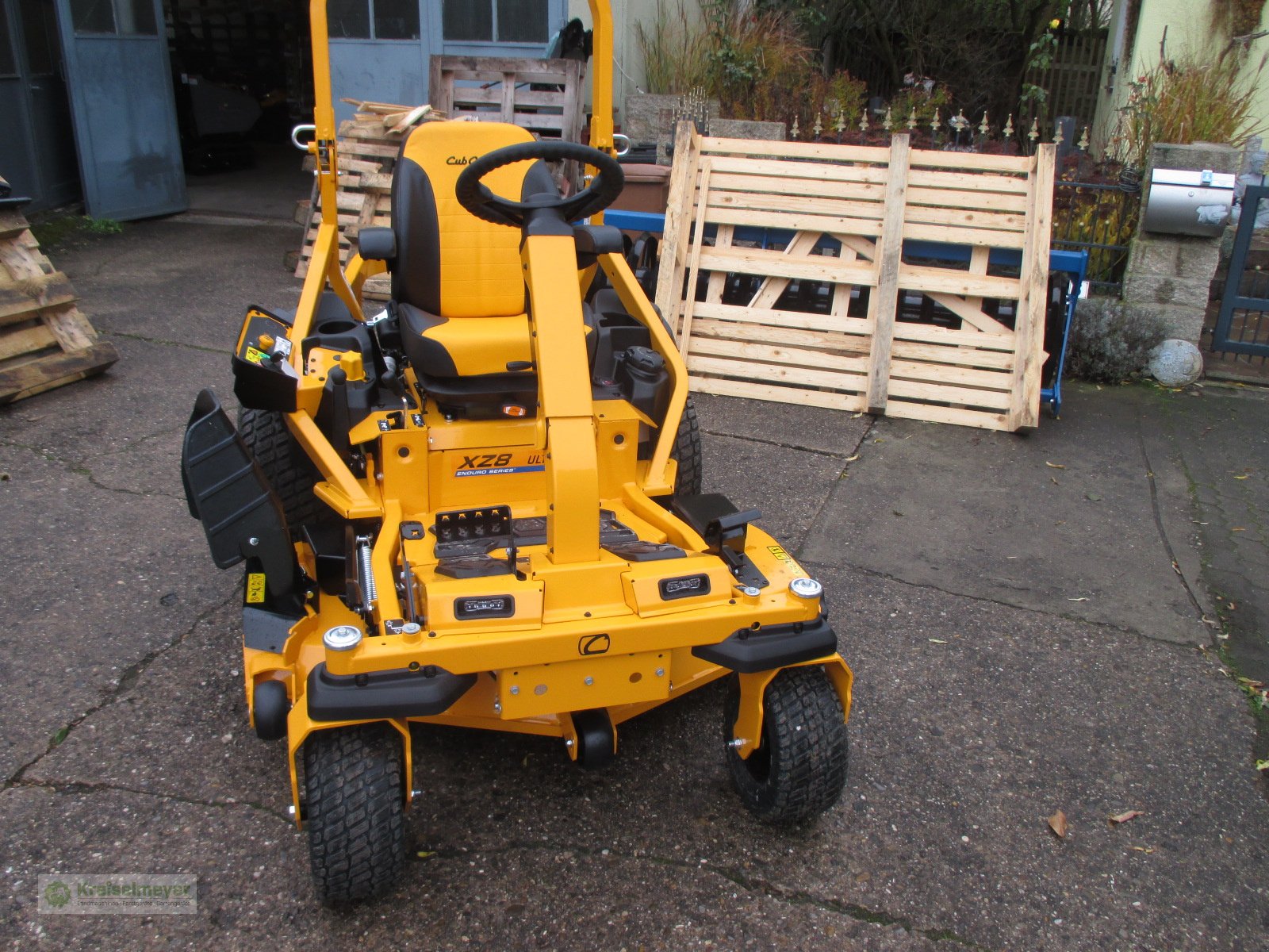 Rasentraktor от тип Cub Cadet XZ 8 S137i Ultima Zero Turn Benzin-Direkteinspritzer 137 cm, Neumaschine в Feuchtwangen (Снимка 3)