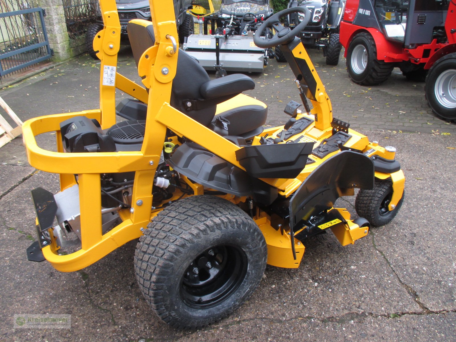 Rasentraktor от тип Cub Cadet XZ 8 S137i Ultima Zero Turn Benzin-Direkteinspritzer 137 cm, Neumaschine в Feuchtwangen (Снимка 7)