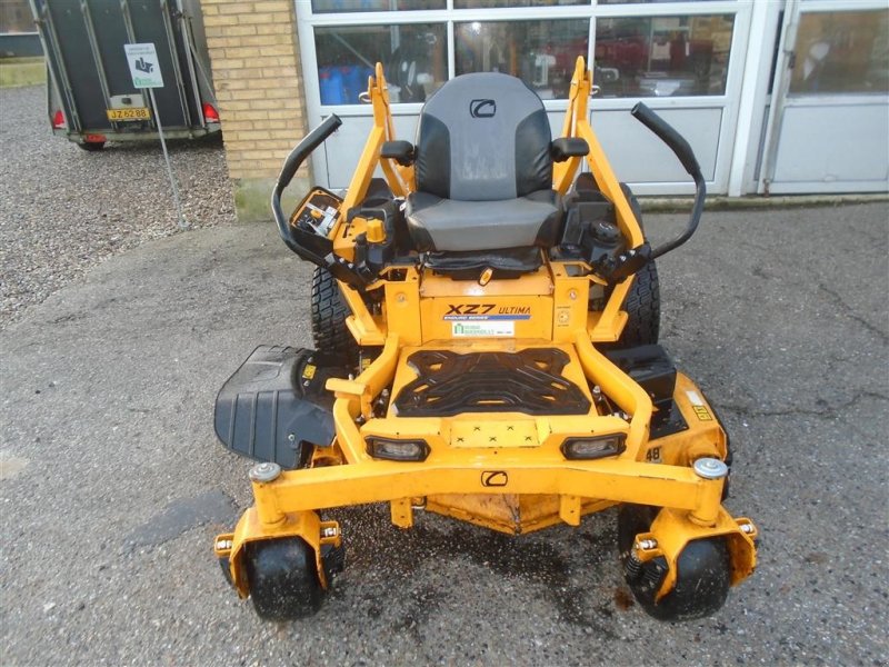 Rasentraktor van het type Cub Cadet XZ7 L122  Årg. 2023 Kørt 184 Timer, Gebrauchtmaschine in Viborg (Foto 1)