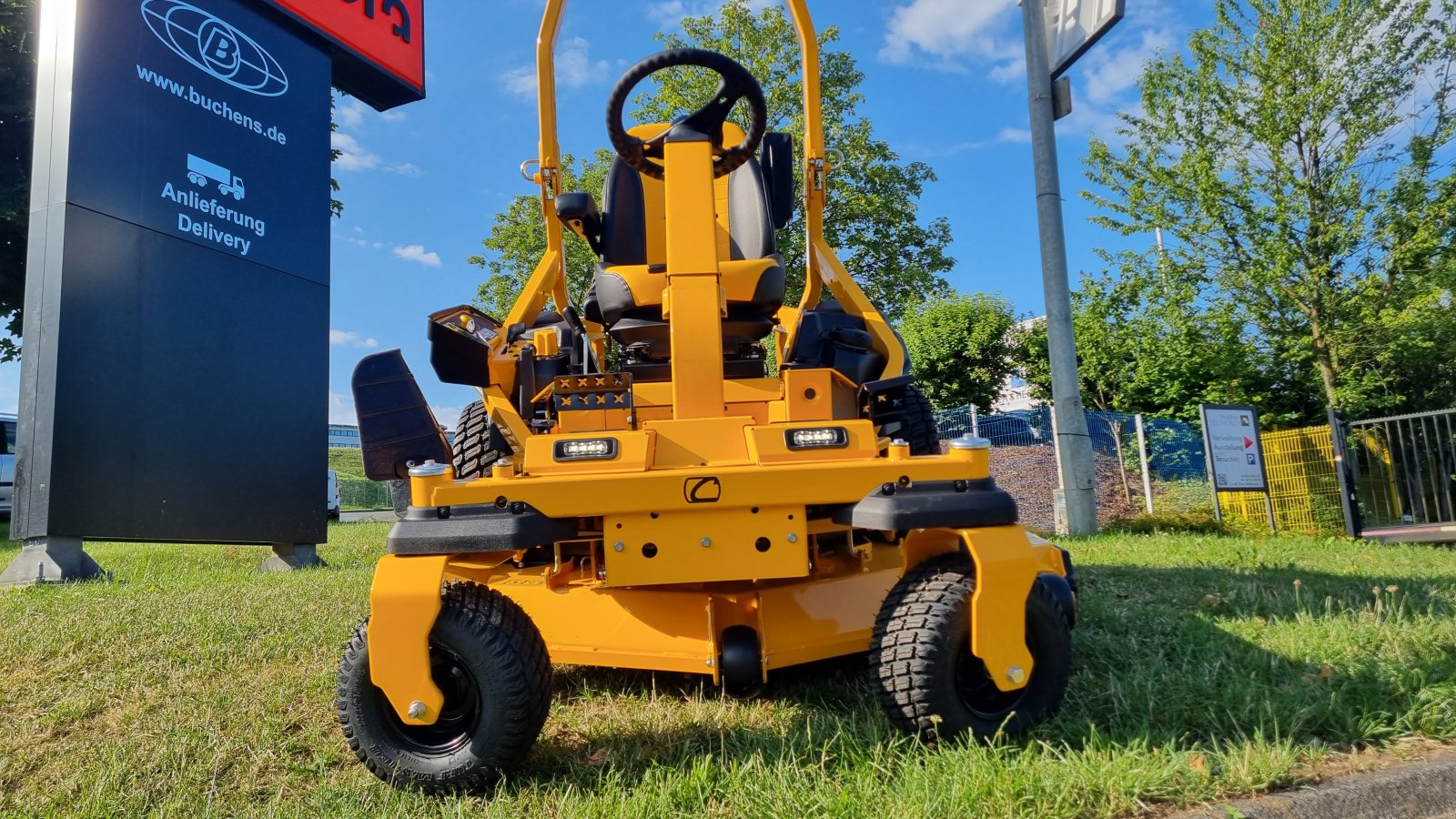 Rasentraktor of the type Cub Cadet XZ8 S137i Ultima ZeroTurn, Neumaschine in Olpe (Picture 1)