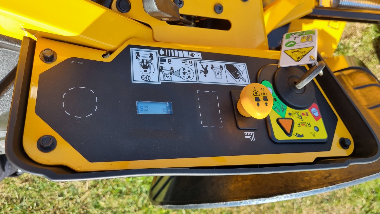 Rasentraktor des Typs Cub Cadet XZ8 S137i Ultima ZeroTurn, Neumaschine in Olpe (Bild 19)