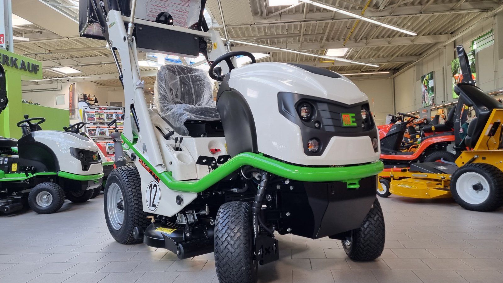 Rasentraktor of the type Etesia Buffalo BVHPX Allrad, Neumaschine in Olpe (Picture 5)